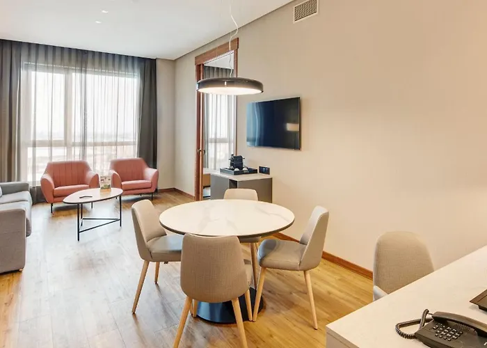 斯考特而索罗拉宫酒店 4*