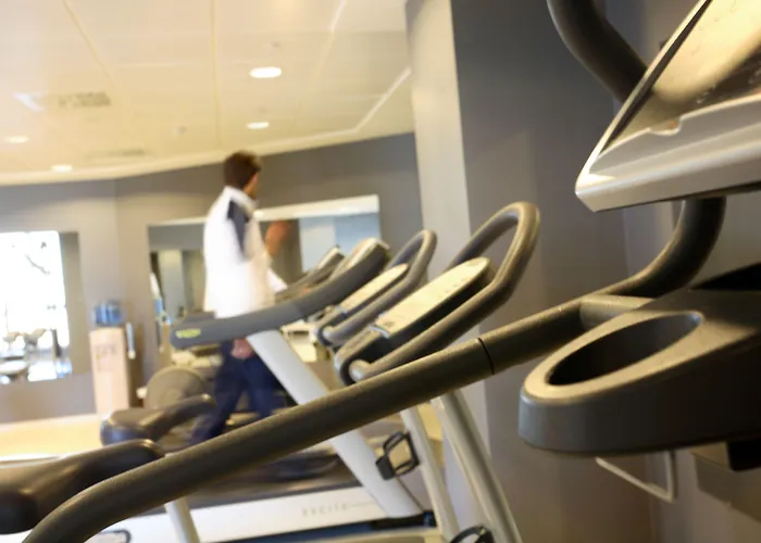 斯考特而索罗拉宫酒店 4*