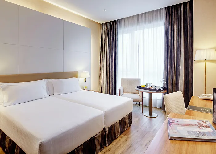 斯考特而索罗拉宫酒店 4*